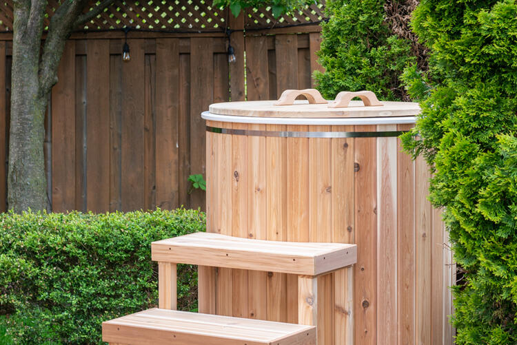 The Arctic Plunge Tub